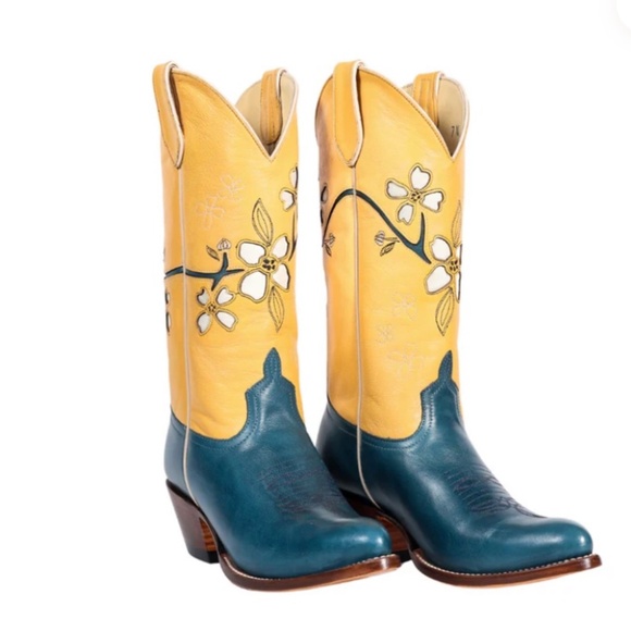 Dogwood boots
